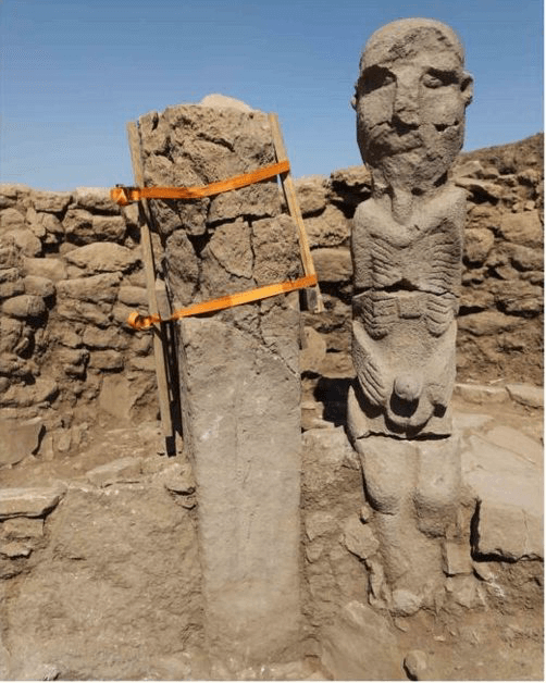 A ribbed human statue from Karahan Tepe