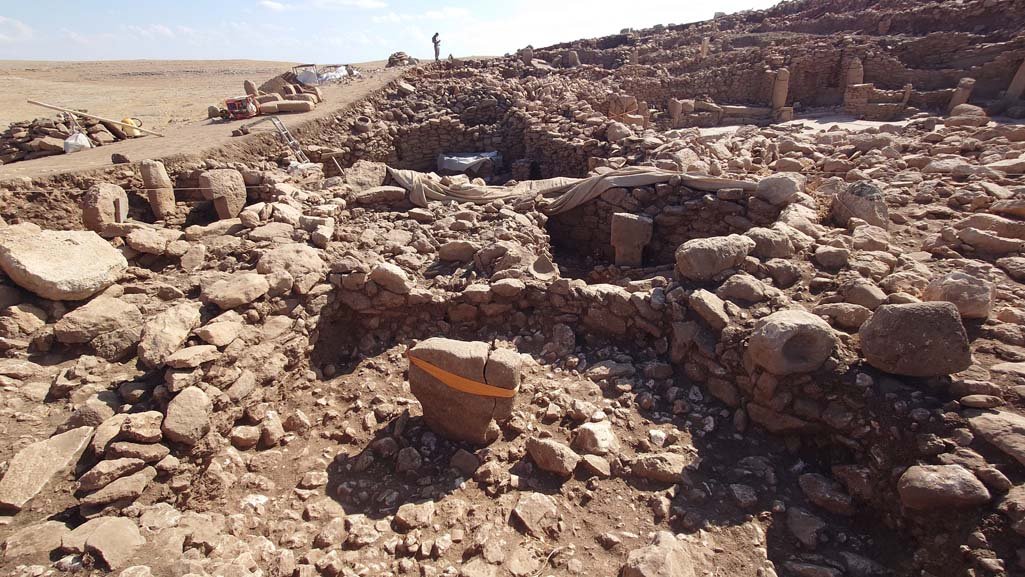 A chamber with a carved stone feature at Karahan Tepe