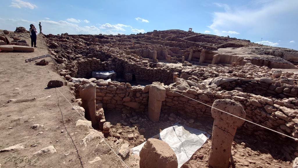 The rock-cut architecture of Karahan Tepe. Because the chambers are carved from bedrock, their age is established by dating organic material in sealed floors and fills, and by comparison with the radiocarbon-dated sequence at neighbouring Göbekli Tepe.