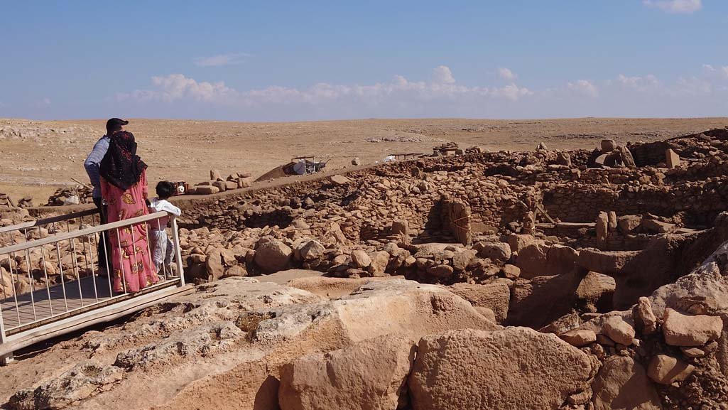 Rock-cut architecture at the core of Karahan Tepe. Structure AA is a shallow bedrock room of this kind, set immediately beside the deeper Pillar Room.