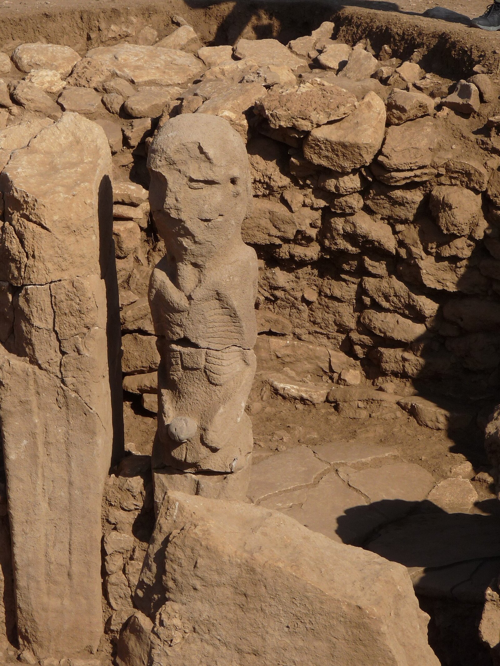 The Ribbed Man of Karahan Tepe standing in his bedrock niche, ribs and hands visible