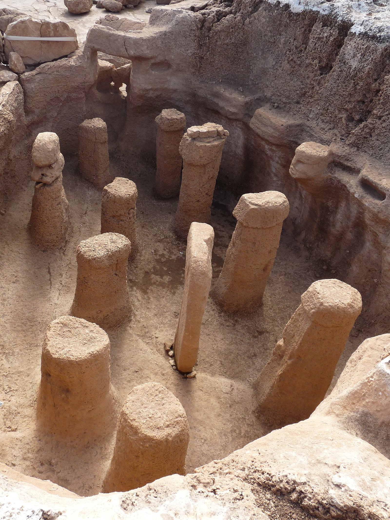 The sunken chamber of upright pillars — the Pillar Room (Structure AB)