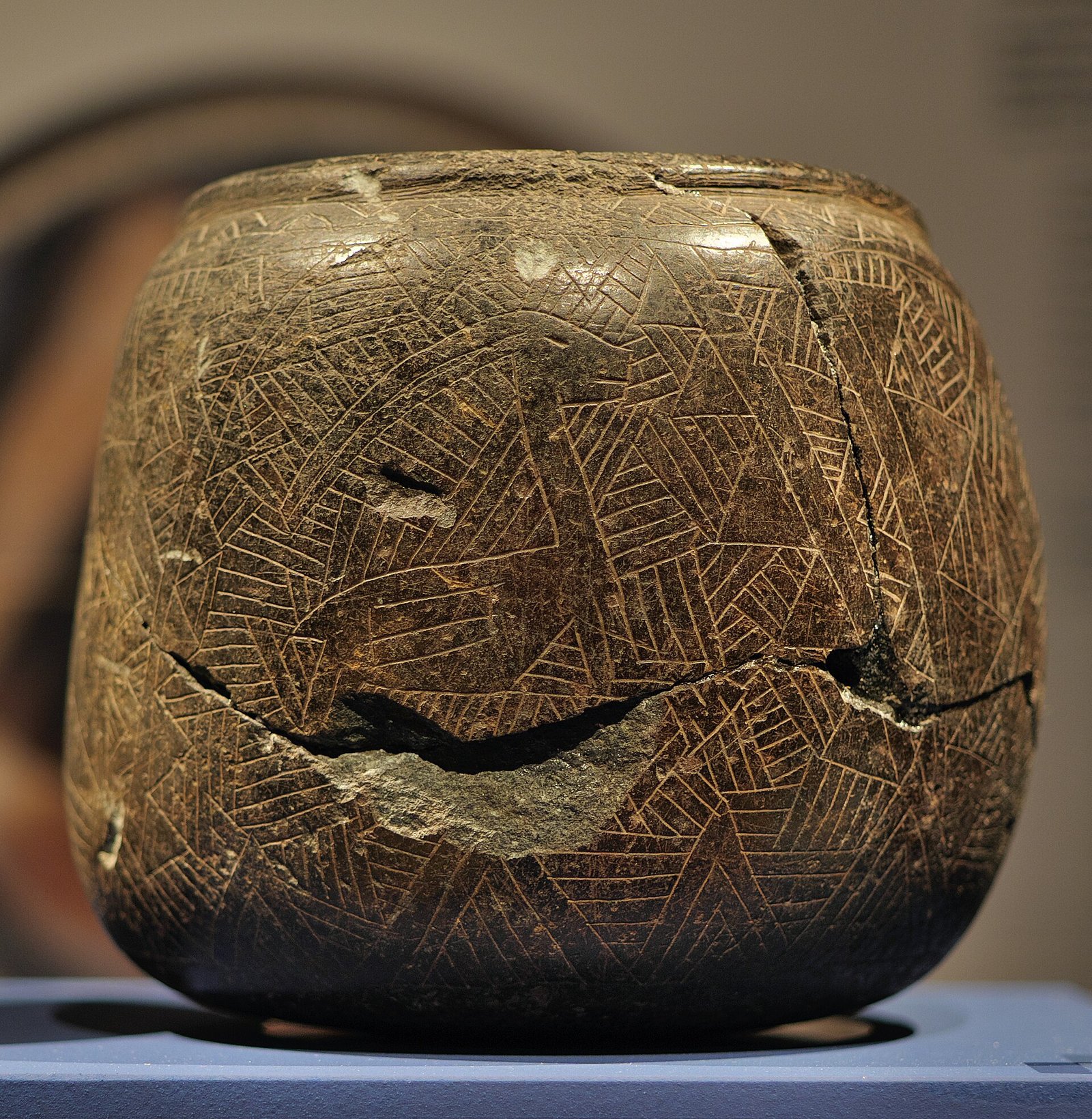 A decorated chlorite stone vessel from Karahan Tepe