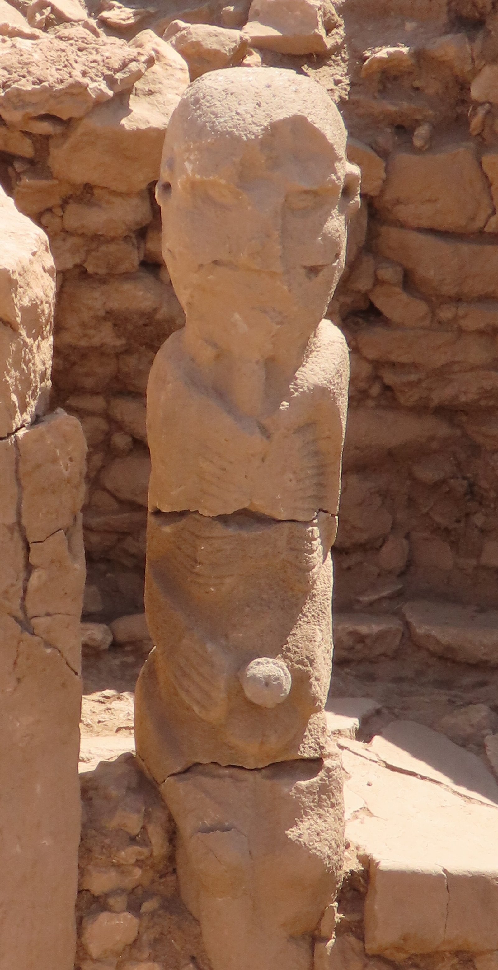 A phallic statue and porthole stone from the Karahan Tepe pillar complex